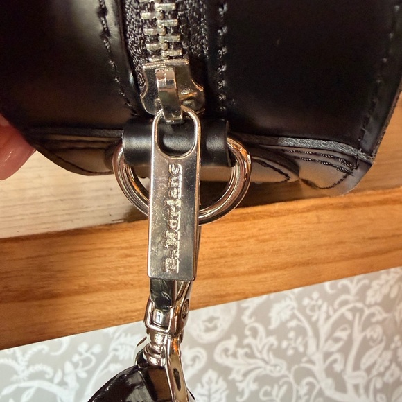 Dr. Marten’s Black Kiev Leather Large Heart Convertible Shoulder Bag Backpack - Picture 16 of 17